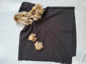 damen poncho cape winter, schwarz mit braunem Kunstfell Kragen u. Bommel - Bild 1 von 11