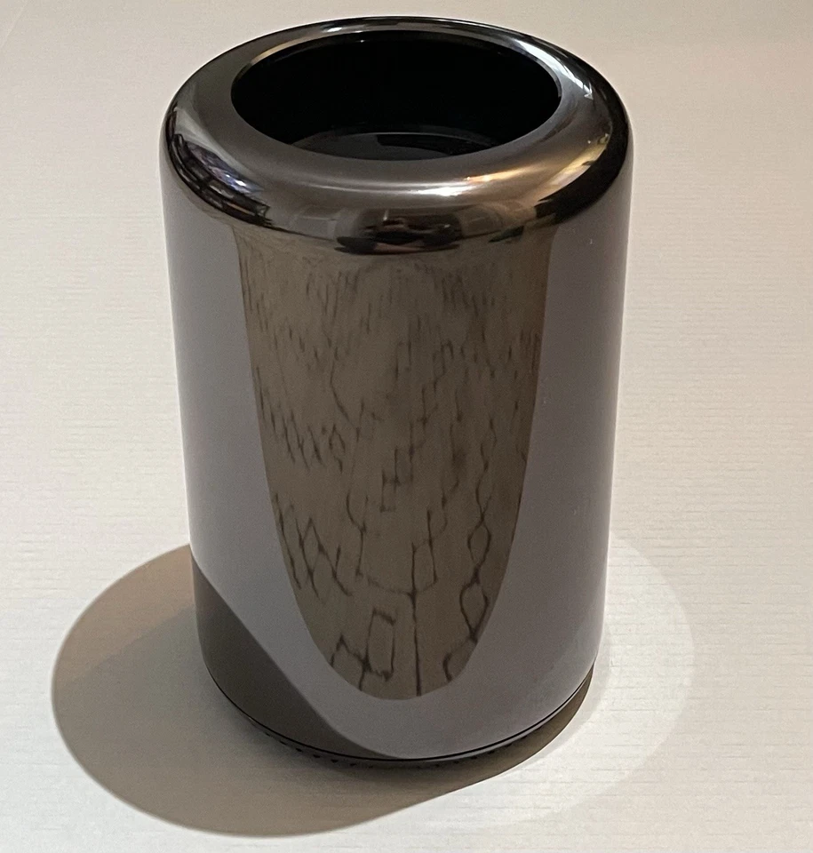 Apple Mac Pro A1481 6-Core Intel Xeon E5 3.5GHz 64GB RAM 256GB SSD (Late 2013) - Image 1 of 4