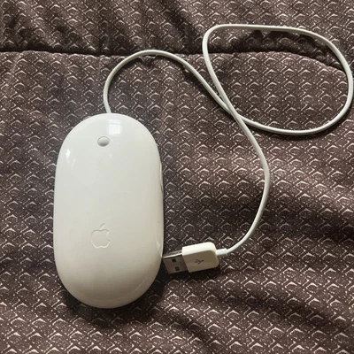 Apple A1152 USB Wired White Optical Mouse with 2 Side Buttons - Image 1 of 2