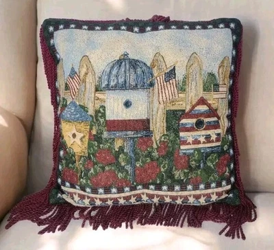 De Colección Tapiz Pajarera Almohada 16 x 16 Cordón Flecos Bandera Patriótica Americana Foto 1 de 4