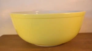 Vintage Yellow Pyrex Large 10-1/2" 4 Qt 404 Nesting Mixing Bowl Beautiful - Picture 1 of 10