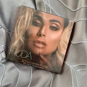 NIB Huda Beauty 3D Highlighter Palette PINK Sands Edition 💯Authentic $45 - Picture 1 of 3