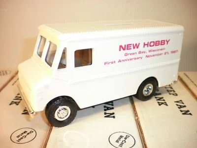 N.E.W. Hobby Green Bay WI Ertl Scale Step Van Truck Bank Rare 1987 #9479 - Image 1 of 4