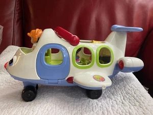 FISHER PRICE Little People LIL'  MOVERS AIRPLANE With Pilot & 2 Passengers 2005 - Picture 1 of 5