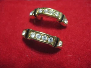 Pendientes perforados de cristales en tono dorado de Swarovski y banda de esmalte negro - Imagen 1 de 4
