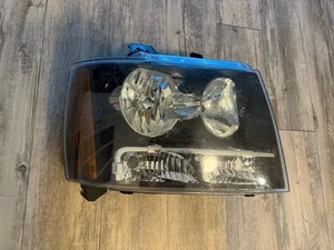 07-14 Chevy Suburban Tahoe Avalanche Passenger Right RH Headlight Assembly OEM - Picture 1 of 6