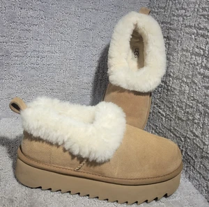 UGG Nita Damenschuhe Größe US 7 Plateau-Hausschuhe kastaniefarben Wildleder 1166733 - Bild 1 von 8