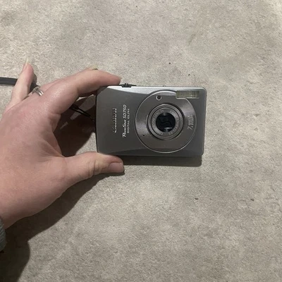 Canon PowerShot SD750 Digital ELPH 7.1 MP Camera Silver Untested - Image 1 of 2