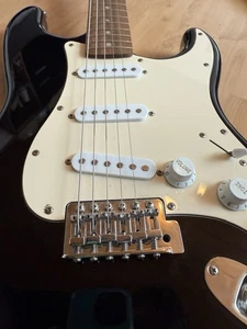 Fender Squier Affinity Strat MN BLK E-Gitarre Black 3 x Single-Coil Tonabnehmern - Bild 1 von 9