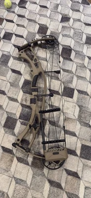 Hoyt RX7  RH 60- 70LB   - Image 1 of 4