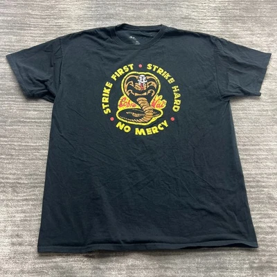 Camisa Cobra Kai Talla XL Para Hombres Strike First Fast No Mercy Camiseta Oficial Karate Niño Foto 1 de 4