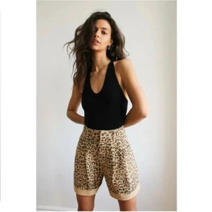 Pantalones cortos de mezclilla We the Free Cheetah Dogtown cortados para mujer talla 26 nuevos con etiquetas - Imagen 1 de 8