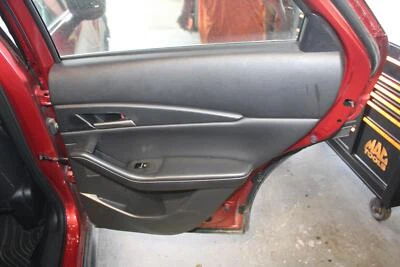 二手右后门内部装饰面板 适合:2022 年马自达 CX-30 A 级 — 第 1/4 张图片