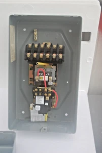 Square D 8903LXG60V02 - 30 Amp 6-Pole mechanically held Lighting Contactor 120 V - Bild 1 von 7