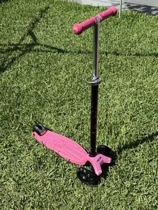Micro Scooter Maxi Deluxe - Picture 1 of 3