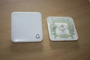 Gira Fläche altes System Wippe (68 x 68 mm) mit "Klingel" Symbol in cremeweiß - Bild 1 von 1