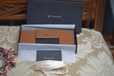 Auténtico Nuevo Bulgari Mujeres Cuero Camel Billetera Papeles Caja Cinta Tejido Continental Foto 1 de 4