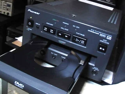 Pioneer DVD-V7400 Professional Reference dvd player. Rare in New Condition! - Image 1 of 4