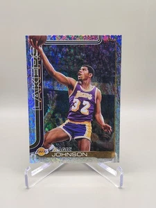 Baloncesto insignia Topps 2025-26 #255 Magic Johnson Holofoil Los Angeles Lakers - Imagen 1 de 2