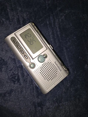 Radio Shack AM/FM Dual Alarm Travel Clock Radio 12-220 5" Tested Working Great - Image 1 of 4