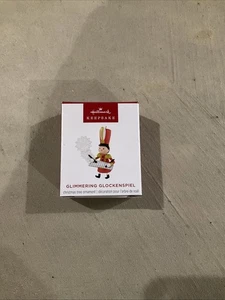 2025 Hallmark Glimmering Glockenspiel Toy Soldier Series Edición Limitada - Imagen 1 de 3