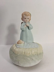 Away In The Manger Twirling Music Box 1950s Angel With Baby Jesus Nativity Roman - Picture 1 of 7