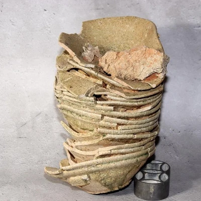 Antigua cerámica japonesa Yama Chawan gris esmaltada Yama Chawan fragmento PCP270-2 Foto 1 de 4