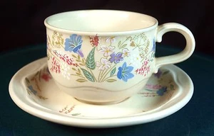 Poole Pottery Springtime Cups & Saucers - In Excellent Condition - Picture 1 of 1