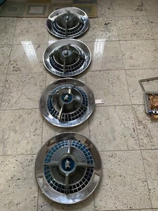 Vintage 1960s Matching Set of 4 Full Wheel Covers Tri-Spoke Hubcaps 1940821 - Bild 1 von 12