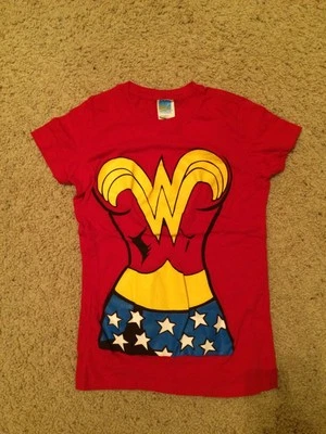 DC Comics Mujer Maravilla Halloween Disfraz Camiseta Roja Talla Mediana Foto 1 de 4