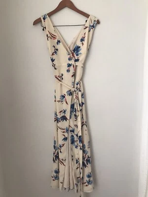 Vestido envolvente floral Fame and Partners Foto 1 de 3