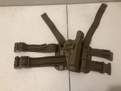 FUNDA USADA BLACKHAWK SERPA BERETTA 92 NIVEL 2 PIERNA CAÍDA MANO DERECHA COYOTE BRONCEADO Foto 1 de 4