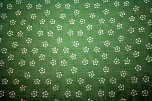 OFF WHITE FLOWERS ON MEDIUM GREEN - 100% COTTON FABRIC - Picture 1 of 4