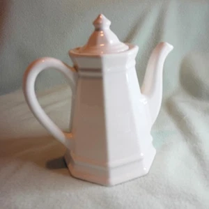 Vintage Pfaltzgraff Heritage White Tea Coffee Pot Server w/Lid 7-7/8” Tall~4 Cup - Picture 1 of 10