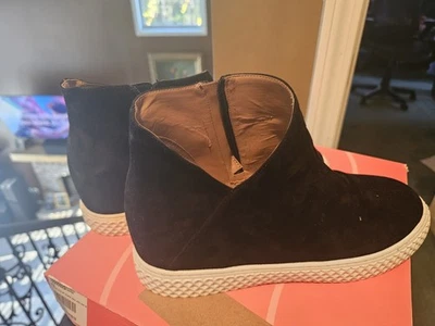 Aerosoles Women's Zua Black Cut-Out SUEDE12 Medium Worn 1x Pristine  - Image 1 of 4