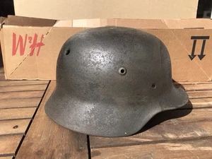 Wehrmacht Stahlhelm M35 mit Kampfschaden - Bild 1 von 8