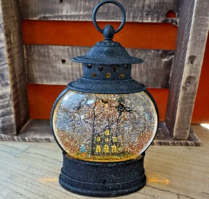 RAZ Imports 10 Zoll Haunted Mansion Hexe beleuchtete Wasserlaterne Halloween Wasser - Bild 1 von 9
