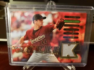 2007 Fleer Ultra Strike Zone Materials Roy Oswalt #SZ-RO - Picture 1 of 3