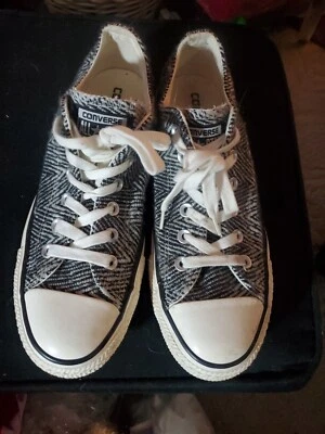 Tênis esportivo feminino CONVERSE ALL STAR VELUDO BAIXO ESTAMPA ZEBRA TAMANHO 9 - Imagem 1 de 4