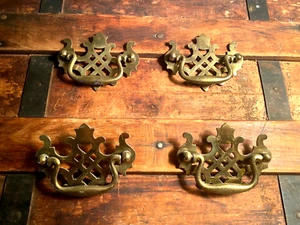 4 VINTAGE BATWING CHIPPENDALE SCHRANKBESCHLÄGE - Bild 1 von 7