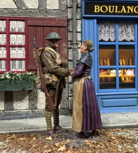 BRITAINS WORLD WAR 1 23129 FRENCH VILLAGE WOMAN GREETING U.S. INFANTRY DOUGHBOY - Picture 1 of 3