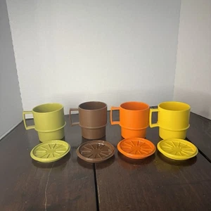 TUPPERWARE Tazzine Caffè Tazze e Sottobicchieri/Coperchi Set Impilabile Vintage Colore Raccolta - Foto 1 di 6