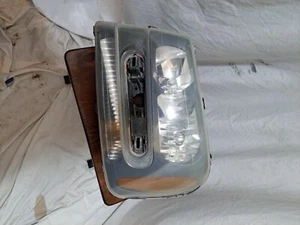 2002-2009 CHEVROLET TRAIL BLAZER HEADLIGHT OEM LEFT DRIVER SIDE - Picture 1 of 6