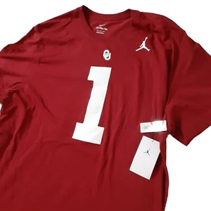 The Nike Tee Oklahoma Sooners Football Hurts #1 Shirt Mens XXL Crimson New - Picture 1 of 7