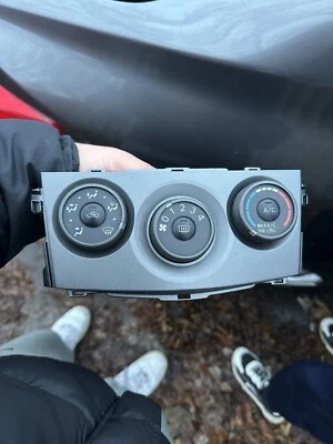 Control de aire acondicionado Toyota Corolla 2007-2013  Foto 1 de 2