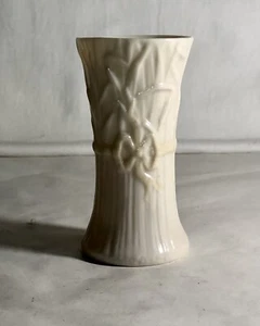 Belleek 3 3/4" Typha Spill Vase - Picture 1 of 2