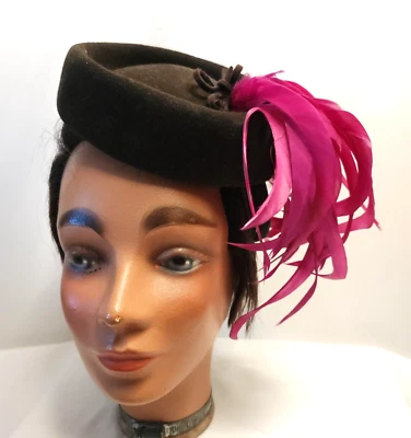 Sombrero para mujer Henry Pollack Belvedere de lana negro pluma 5th Ave, NY Foto 1 de 4