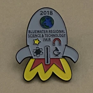 Prendedor de corbata sombrero solapa Bluewater Regional Science & Technology Fair 2018 - Imagen 1 de 2