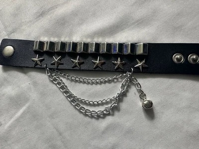Nuevo en Paquete Pulseras Punk Tachonadas PU, Diseños de Estrellas y Calaveras Foto 1 de 3