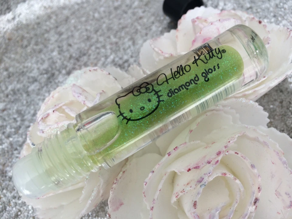 HELLO KITTY Diamante Gloss Al Frutta Rollon Labbra Trasparente Glitterato Mela - Immagine 1 di 2